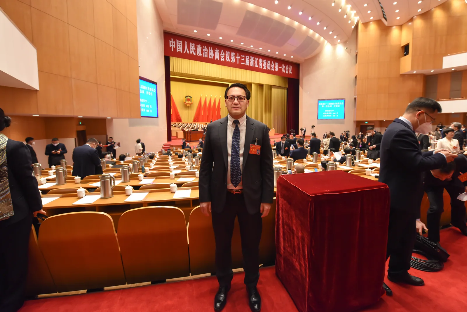 政协会议现场留影